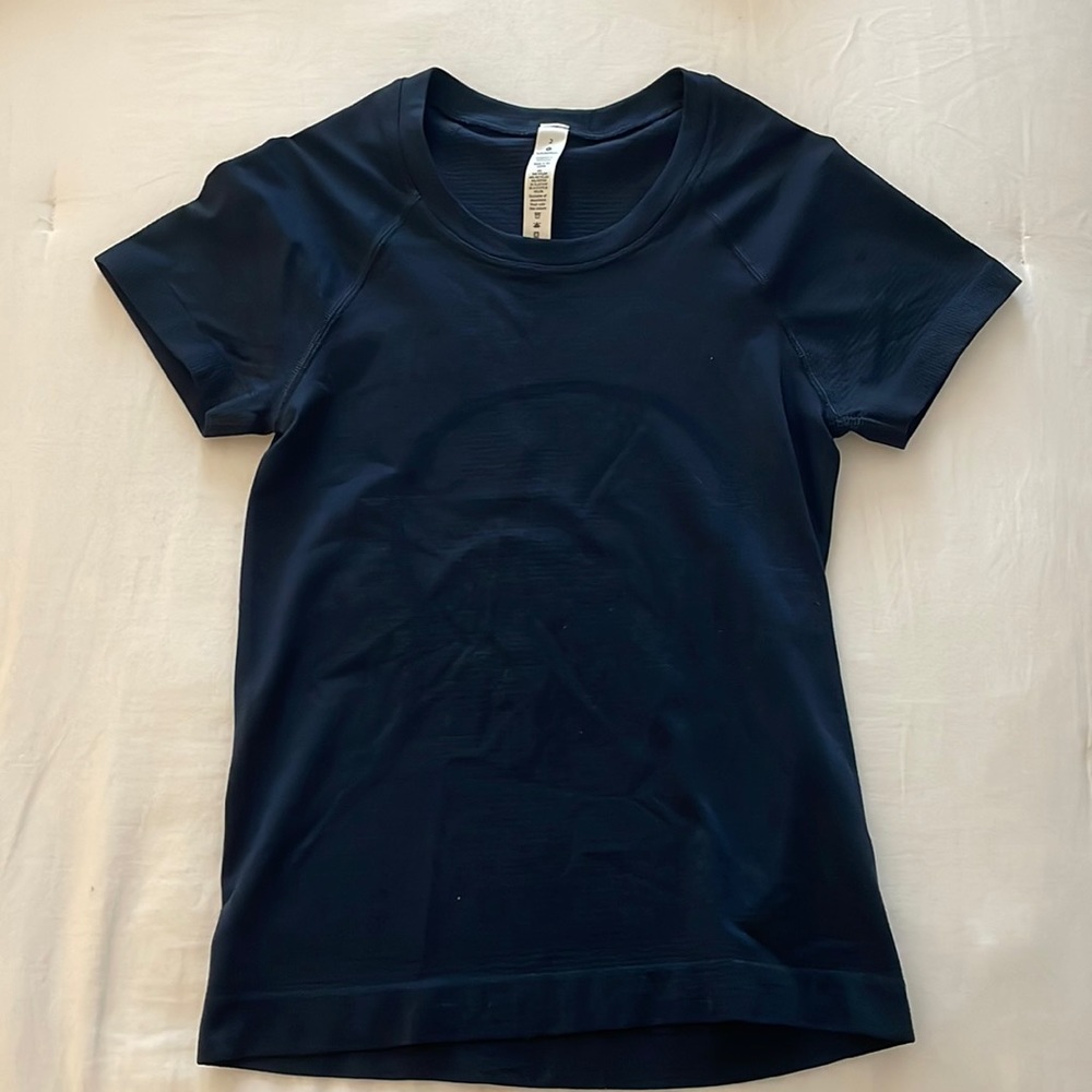 Lululemon navy cropped swiftly tech
